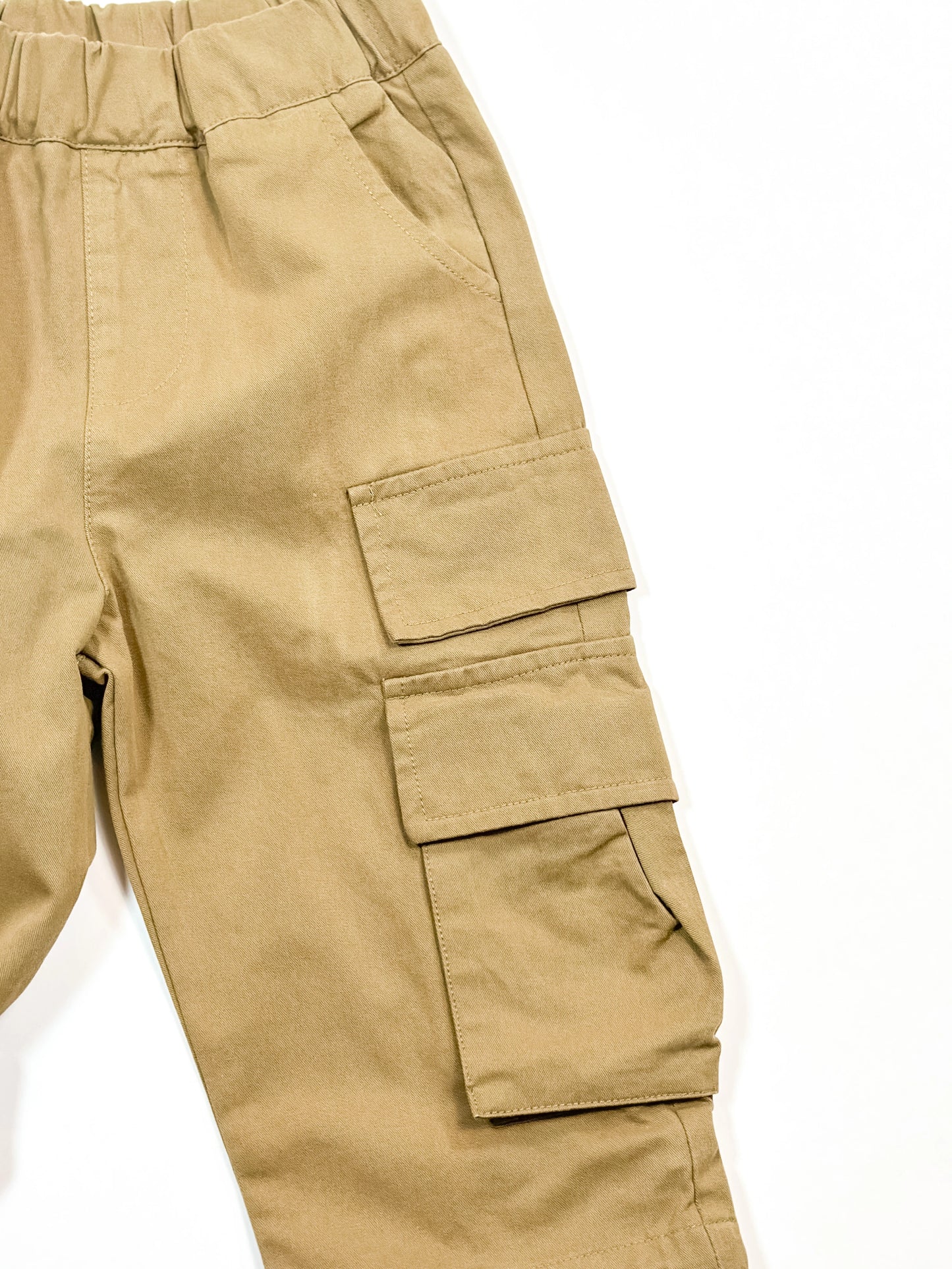 baggy pants with large side pockets and elastic waistband on white backgrounds – comfortable and stylish streetwear by Little Aurel