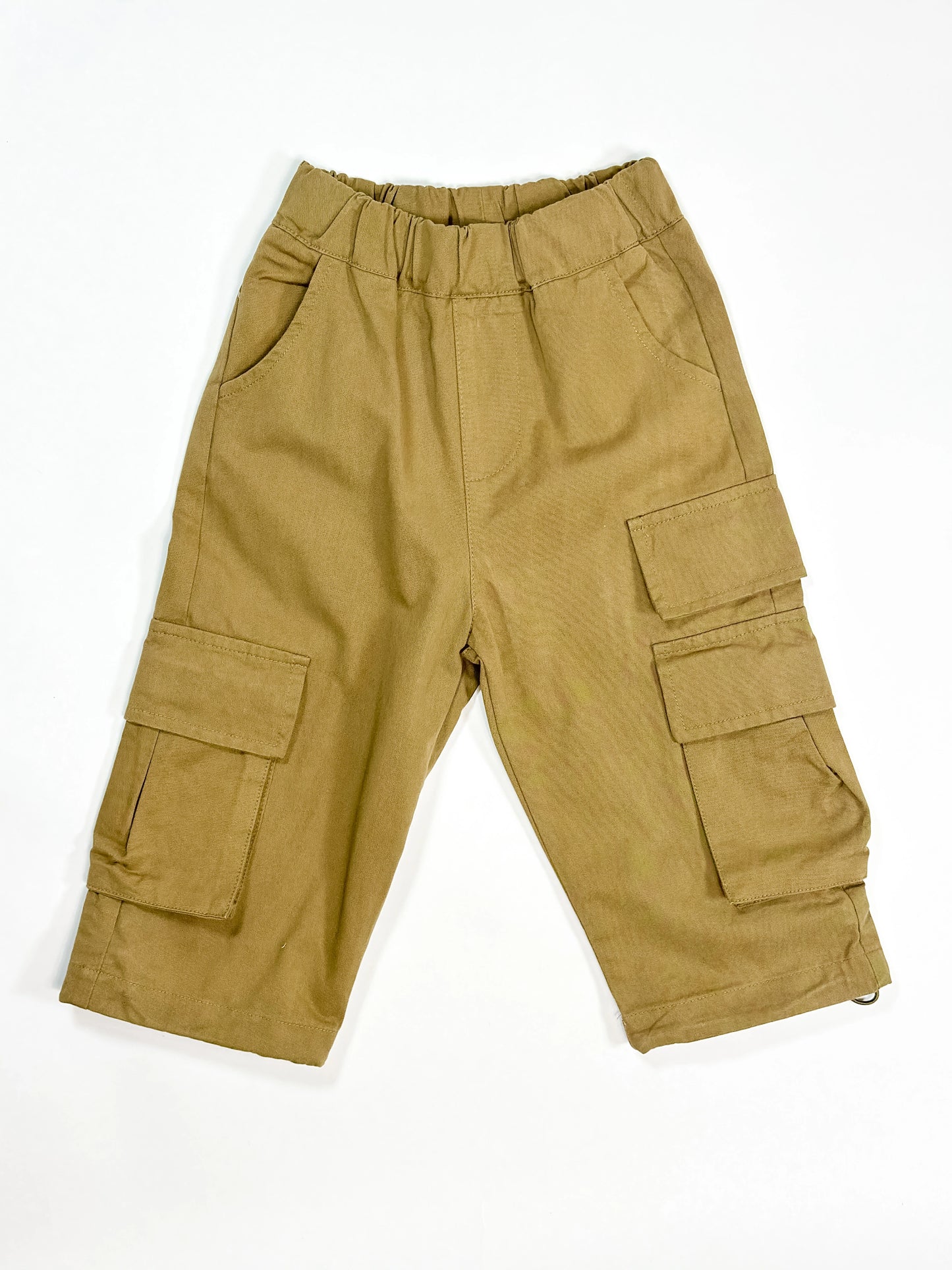 baggy pants with large front pockets and elastic waistband on white backgrounds – comfortable and stylish streetwear by Little Aurel